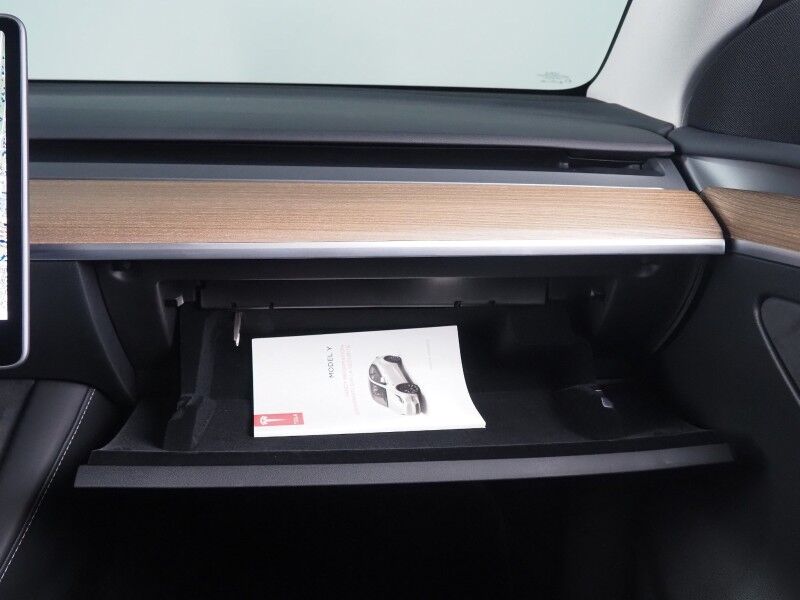 2025 Tesla Model Y Long Range RWD *AUTOPILOT, NAVIGATION, SAFETY ALERTS, ADAPTIVE CRUISE, SURROUND VIEW CAMERAS, PANORAMA GLASS ROOF, HEATED SEATS/STEERING WHEEL, WIRELESS CHARGING Round Rock TX