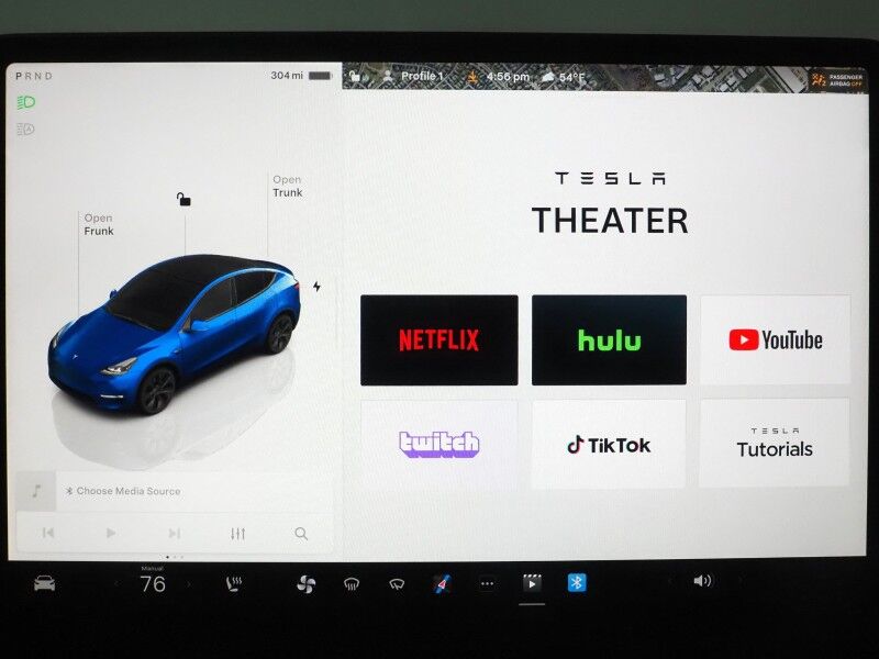2025 Tesla Model Y Long Range RWD *AUTOPILOT, NAVIGATION, SAFETY ALERTS, ADAPTIVE CRUISE, SURROUND VIEW CAMERAS, PANORAMA GLASS ROOF, HEATED SEATS/STEERING WHEEL, WIRELESS CHARGING Round Rock TX