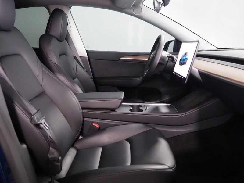 2025 Tesla Model Y Long Range RWD *AUTOPILOT, NAVIGATION, SAFETY ALERTS, ADAPTIVE CRUISE, SURROUND VIEW CAMERAS, PANORAMA GLASS ROOF, HEATED SEATS/STEERING WHEEL, WIRELESS CHARGING Round Rock TX