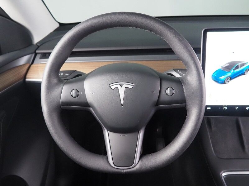 2025 Tesla Model Y Long Range RWD *AUTOPILOT, NAVIGATION, SAFETY ALERTS, ADAPTIVE CRUISE, SURROUND VIEW CAMERAS, PANORAMA GLASS ROOF, HEATED SEATS/STEERING WHEEL, WIRELESS CHARGING Round Rock TX