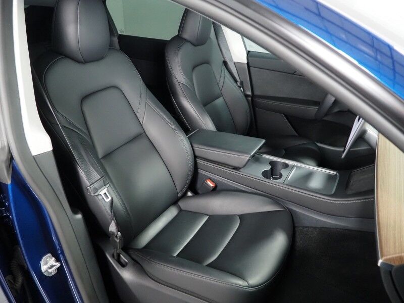 2025 Tesla Model Y Long Range RWD *AUTOPILOT, NAVIGATION, SAFETY ALERTS, ADAPTIVE CRUISE, SURROUND VIEW CAMERAS, PANORAMA GLASS ROOF, HEATED SEATS/STEERING WHEEL, WIRELESS CHARGING Round Rock TX