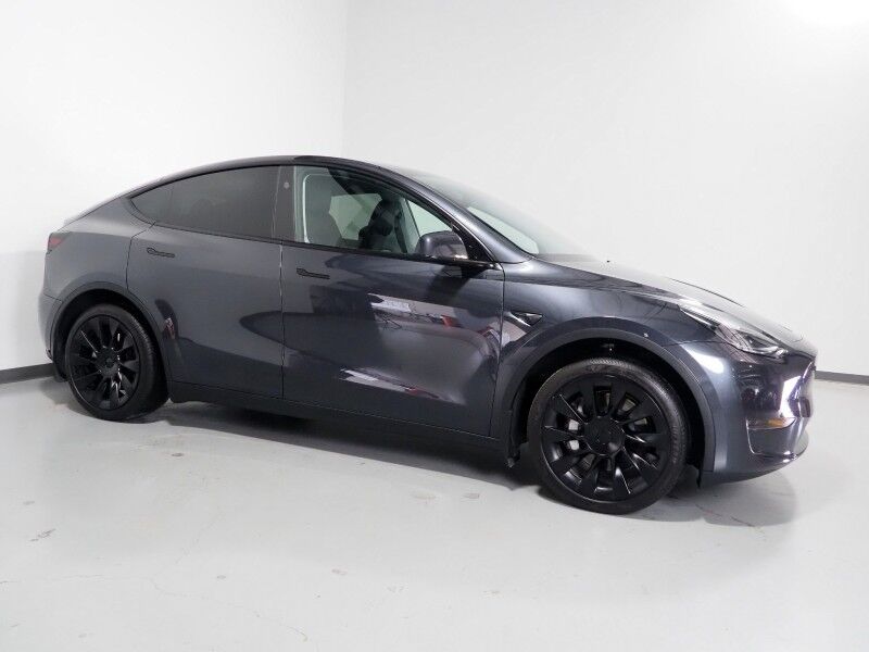 2025 Tesla Model Y Long Range RWD *TRAFFIC AWARE CRUISE CONTROL, NAVIGATION, SAFETY ALERTS, SURROUND VIEW CAMERAS, PANORAMA GLASS ROOF, HEATED SEATS/STEERING WHEEL, 20 INCH WHEELS, WIRELESS CHARGING