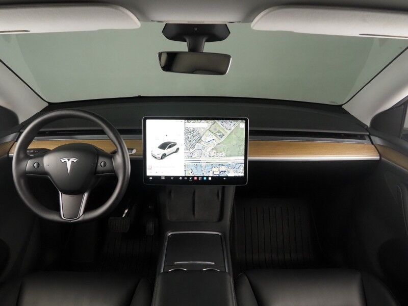 2025 Tesla Model Y Long Range RWD *TRAFFIC AWARE CRUISE CONTROL, NAVIGATION, SAFETY ALERTS, SURROUND VIEW CAMERAS, PANORAMA GLASS ROOF, HEATED SEATS/STEERING WHEEL, WIRELESS CHARGING