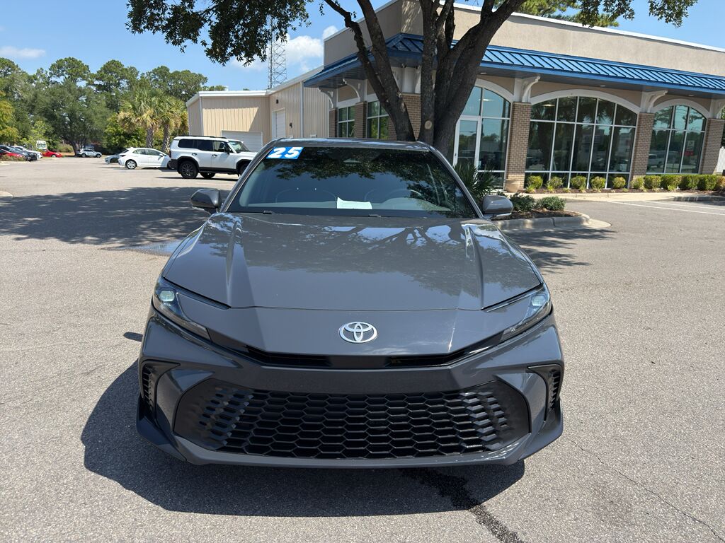 2025 Toyota Camry Hybrid SE