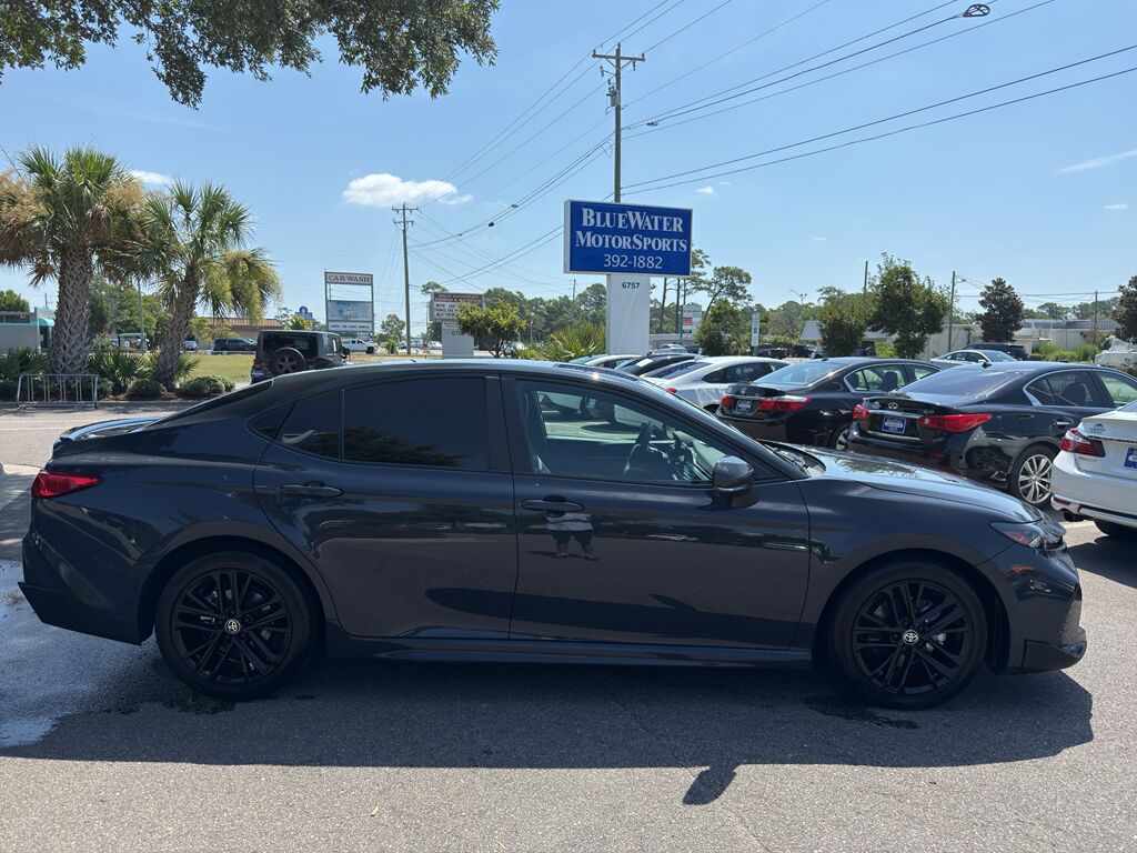 2025 Toyota Camry Hybrid SE