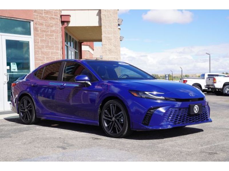 2025 Toyota Camry Hybrid XSE photo 3