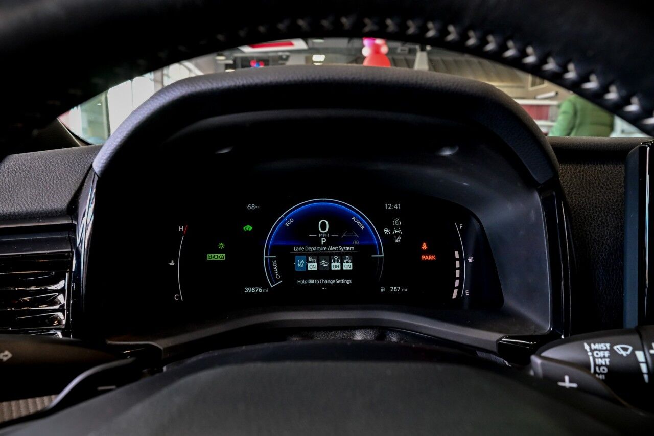 2025 Toyota Camry SE, Convenience Pkg, Multimedia Upgrade Pkg, Power Sunroof Springfield NJ