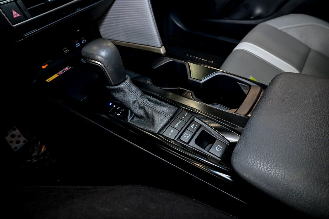 2025 Toyota Camry SE, Convenience Pkg, Multimedia Upgrade Pkg, Power Sunroof Springfield NJ