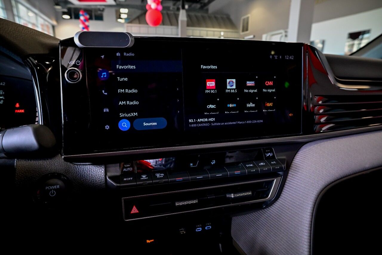 2025 Toyota Camry SE, Convenience Pkg, Multimedia Upgrade Pkg, Power Sunroof Springfield NJ