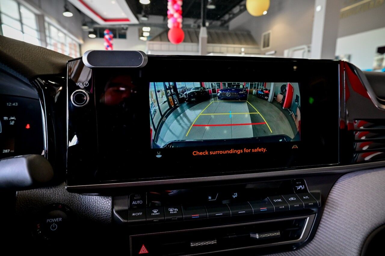 2025 Toyota Camry SE, Convenience Pkg, Multimedia Upgrade Pkg, Power Sunroof Springfield NJ