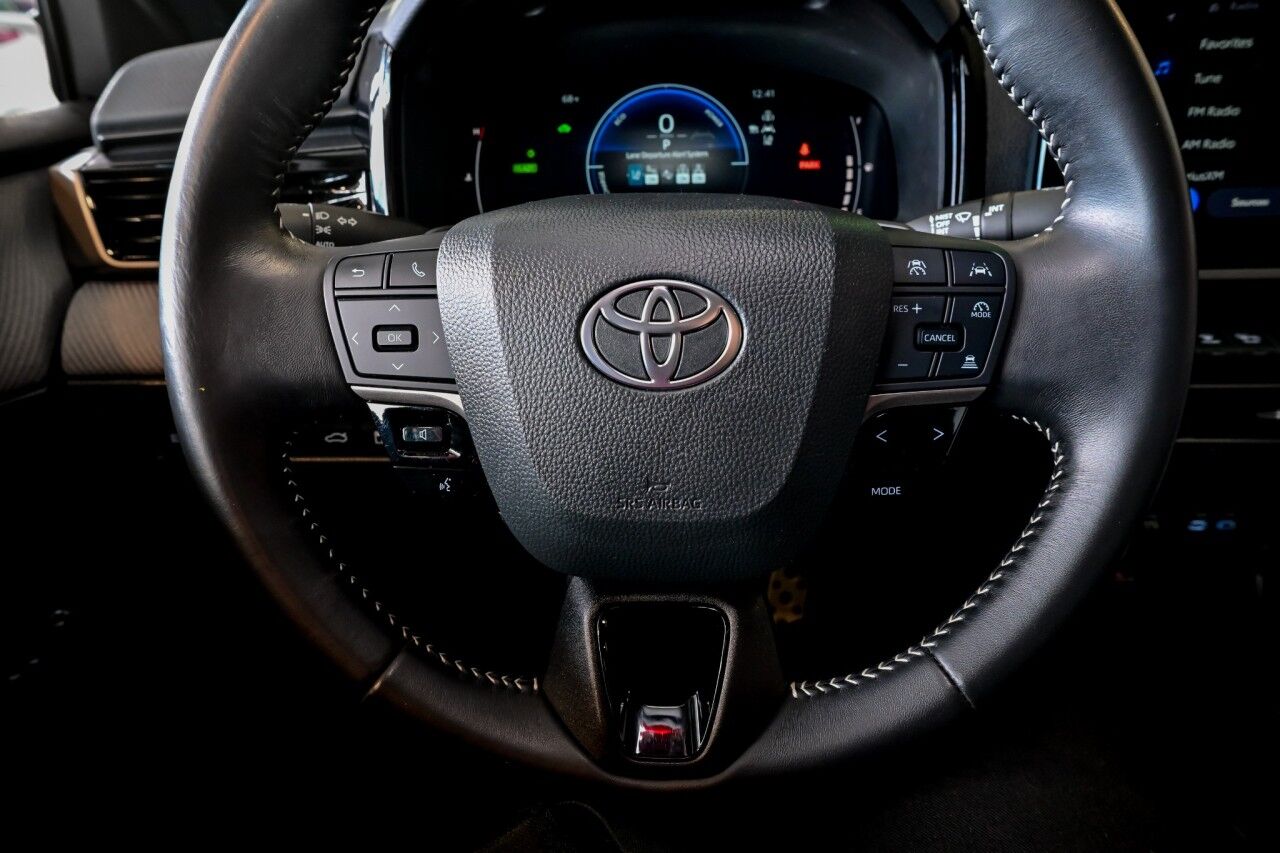 2025 Toyota Camry SE, Convenience Pkg, Multimedia Upgrade Pkg, Power Sunroof Springfield NJ