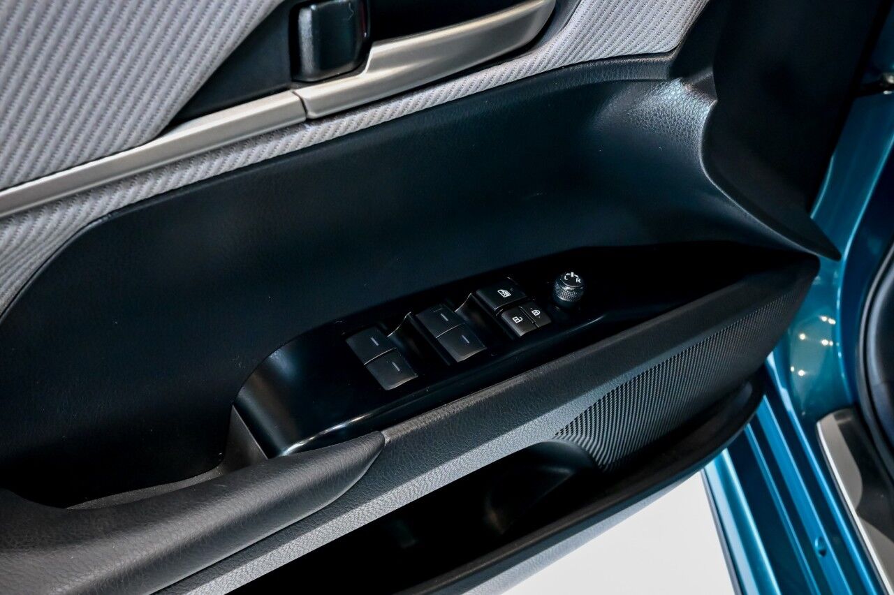 2025 Toyota Camry SE, Convenience Pkg, Multimedia Upgrade Pkg, Power Sunroof Springfield NJ