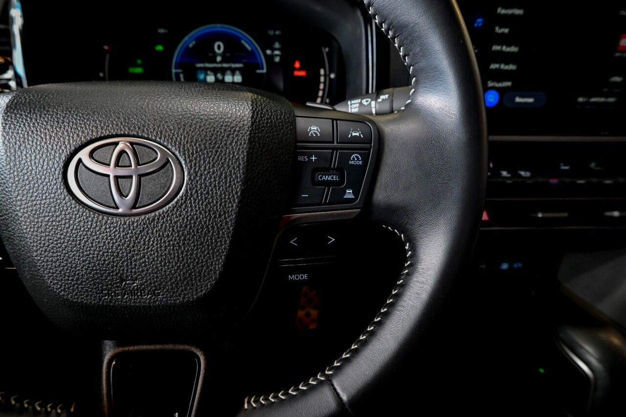 2025 Toyota Camry SE, Convenience Pkg, Multimedia Upgrade Pkg, Power Sunroof Springfield NJ