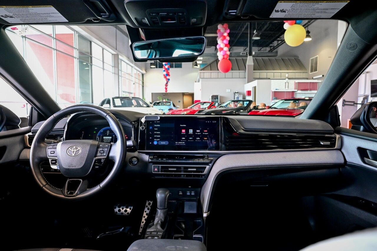 2025 Toyota Camry SE, Convenience Pkg, Multimedia Upgrade Pkg, Power Sunroof Springfield NJ