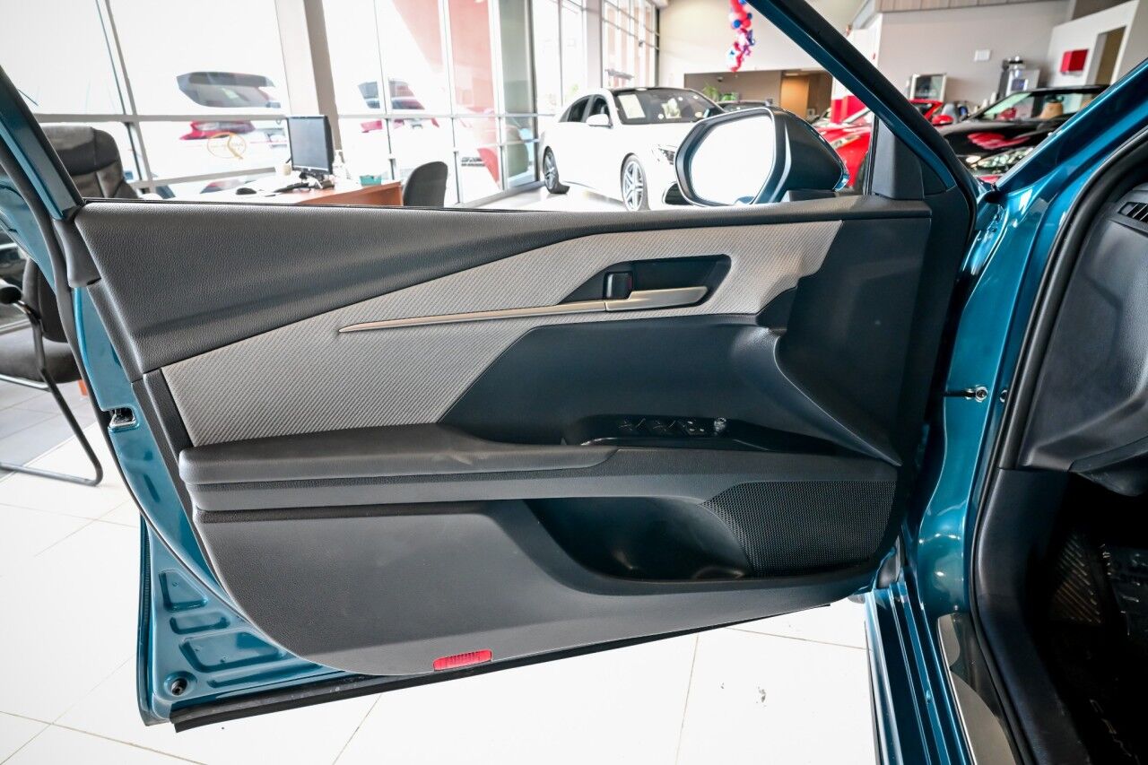 2025 Toyota Camry SE, Convenience Pkg, Multimedia Upgrade Pkg, Power Sunroof Springfield NJ