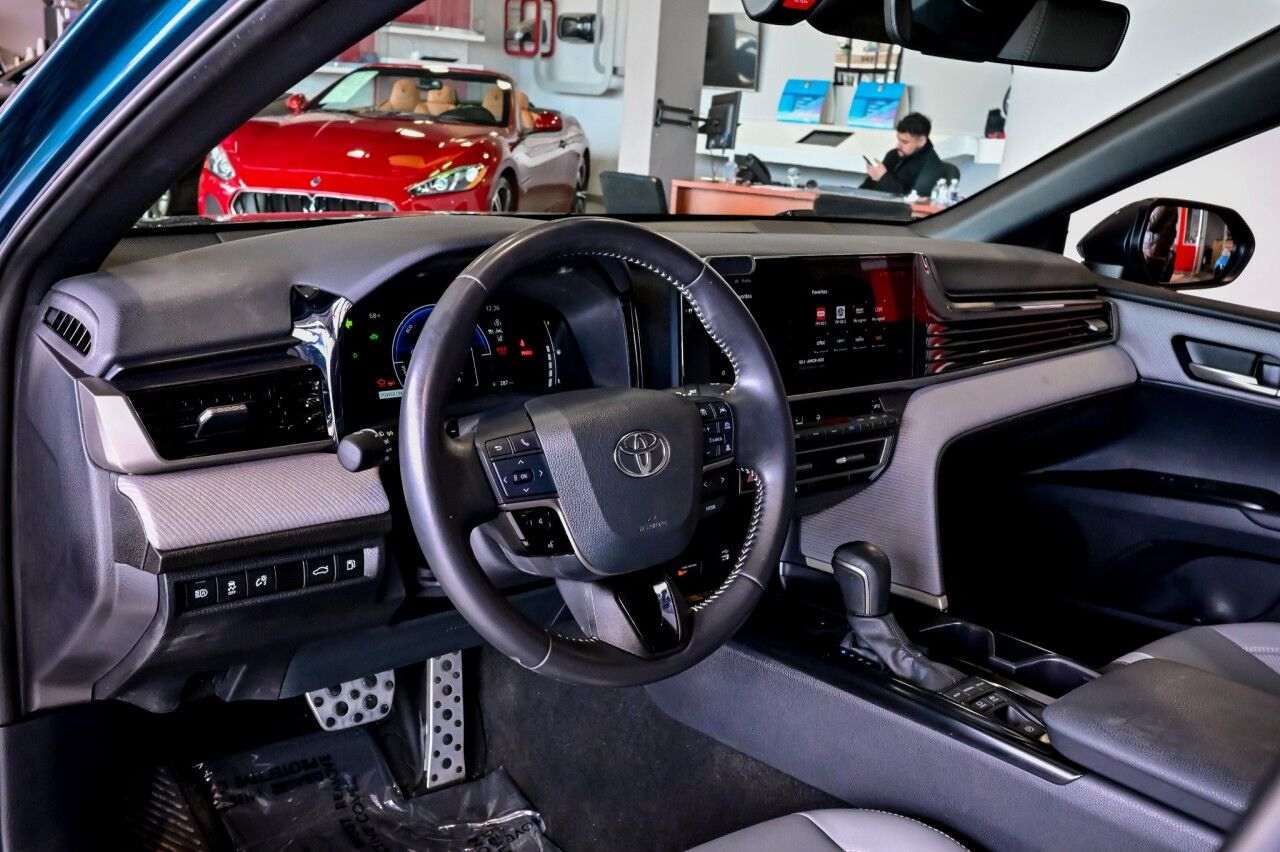 2025 Toyota Camry SE, Convenience Pkg, Multimedia Upgrade Pkg, Power Sunroof Springfield NJ