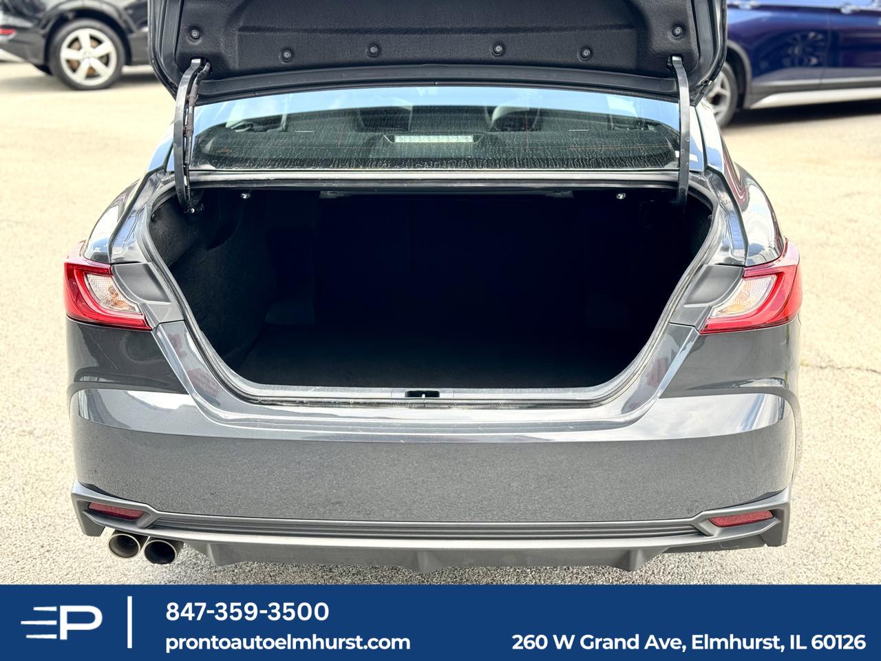 2025 Toyota Camry SE Elmhurst IL