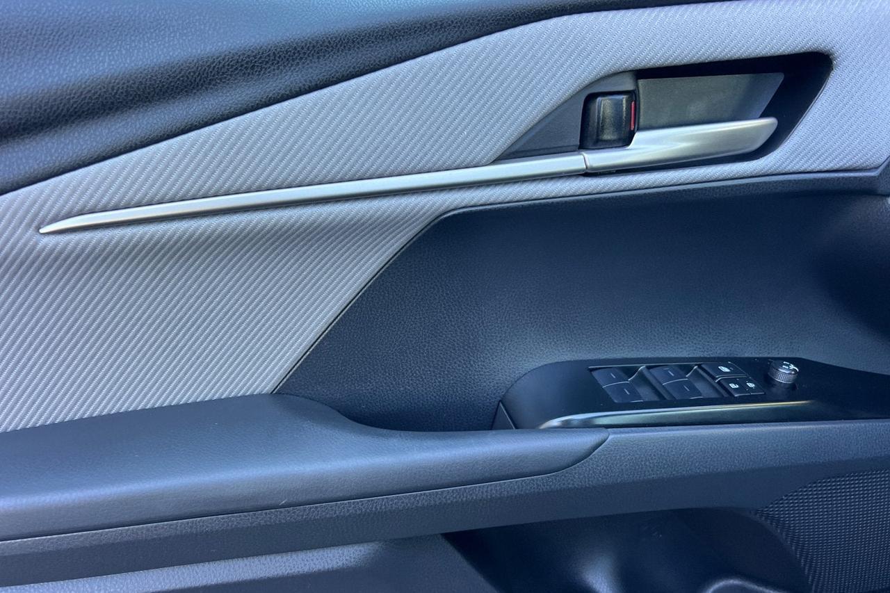 2025 Toyota Camry SE Roseville CA