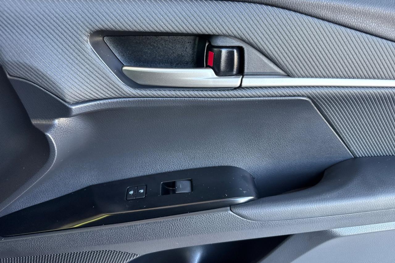 2025 Toyota Camry SE Roseville CA