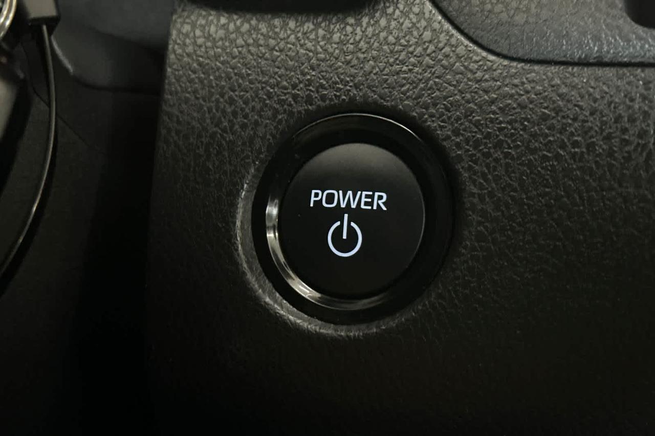 2025 Toyota Camry SE Roseville CA