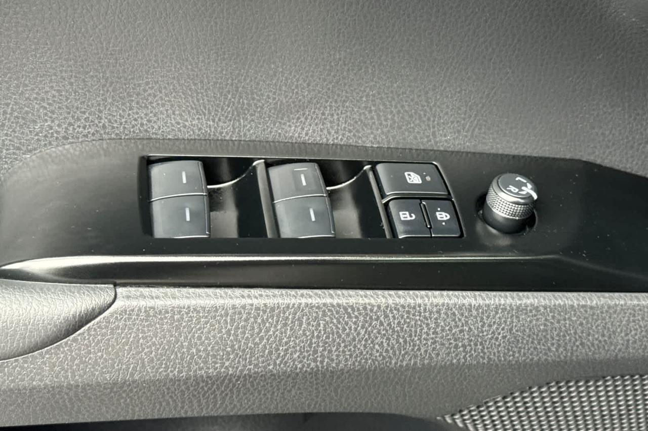 2025 Toyota Camry SE Roseville CA