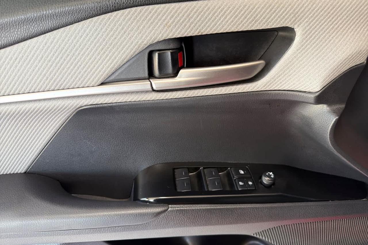 2025 Toyota Camry SE Roseville CA