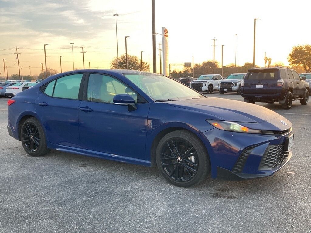 2025 Toyota Camry SE