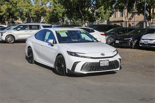 2025 Toyota Camry SE Glendale CA