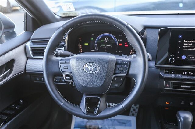 2025 Toyota Camry SE Glendale CA
