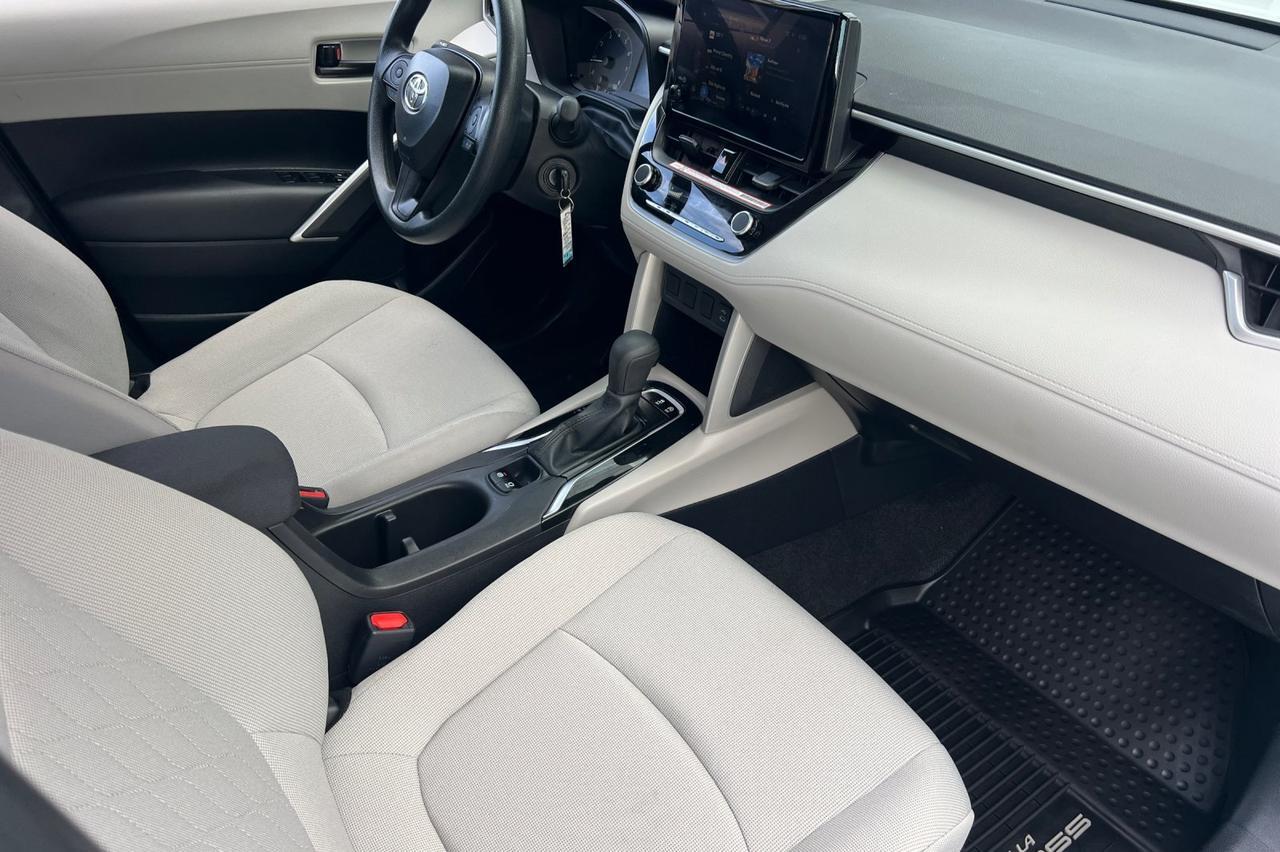 2025 Toyota Corolla Cross L Ontario OR