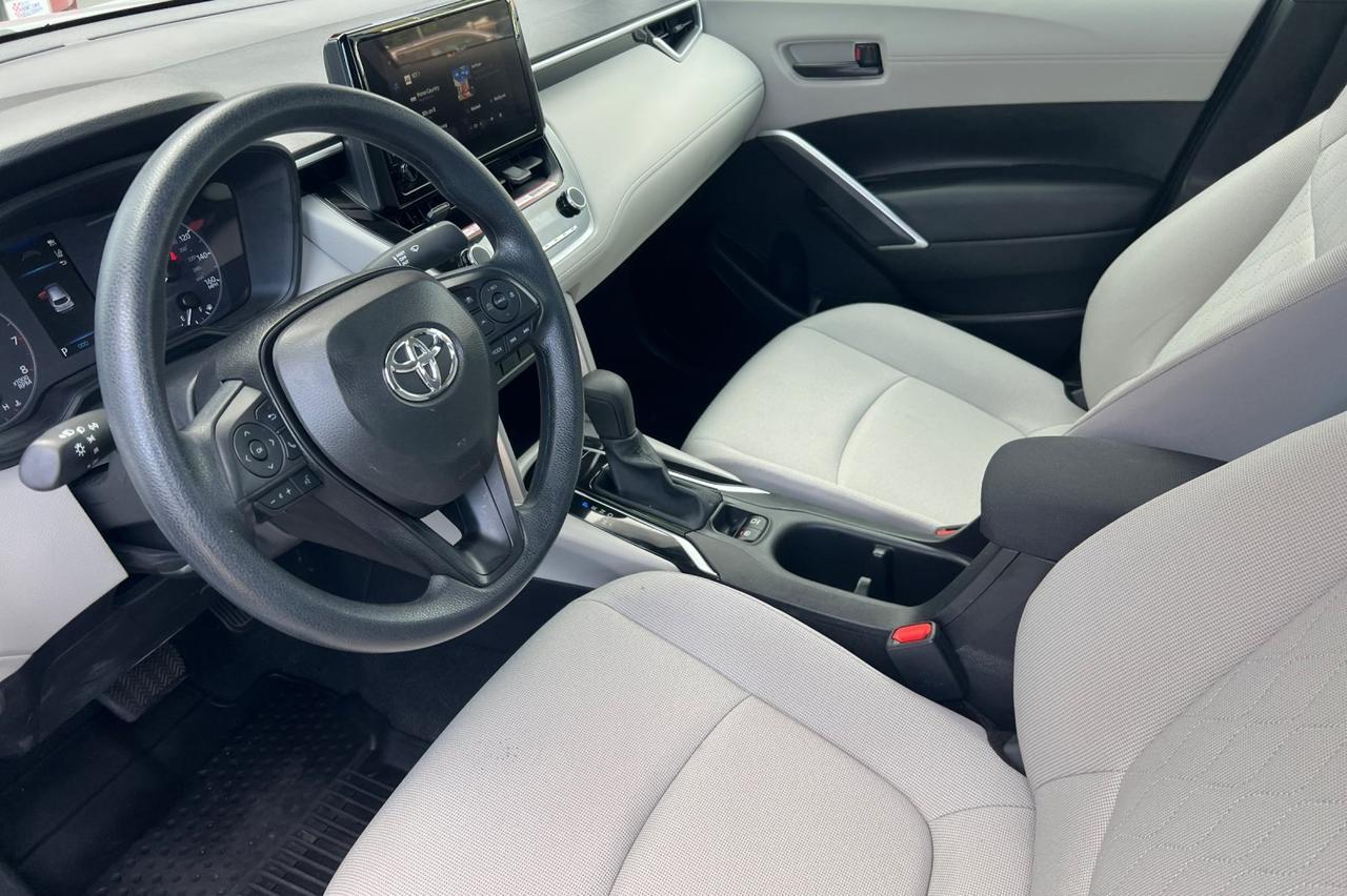 2025 Toyota Corolla Cross L Ontario OR