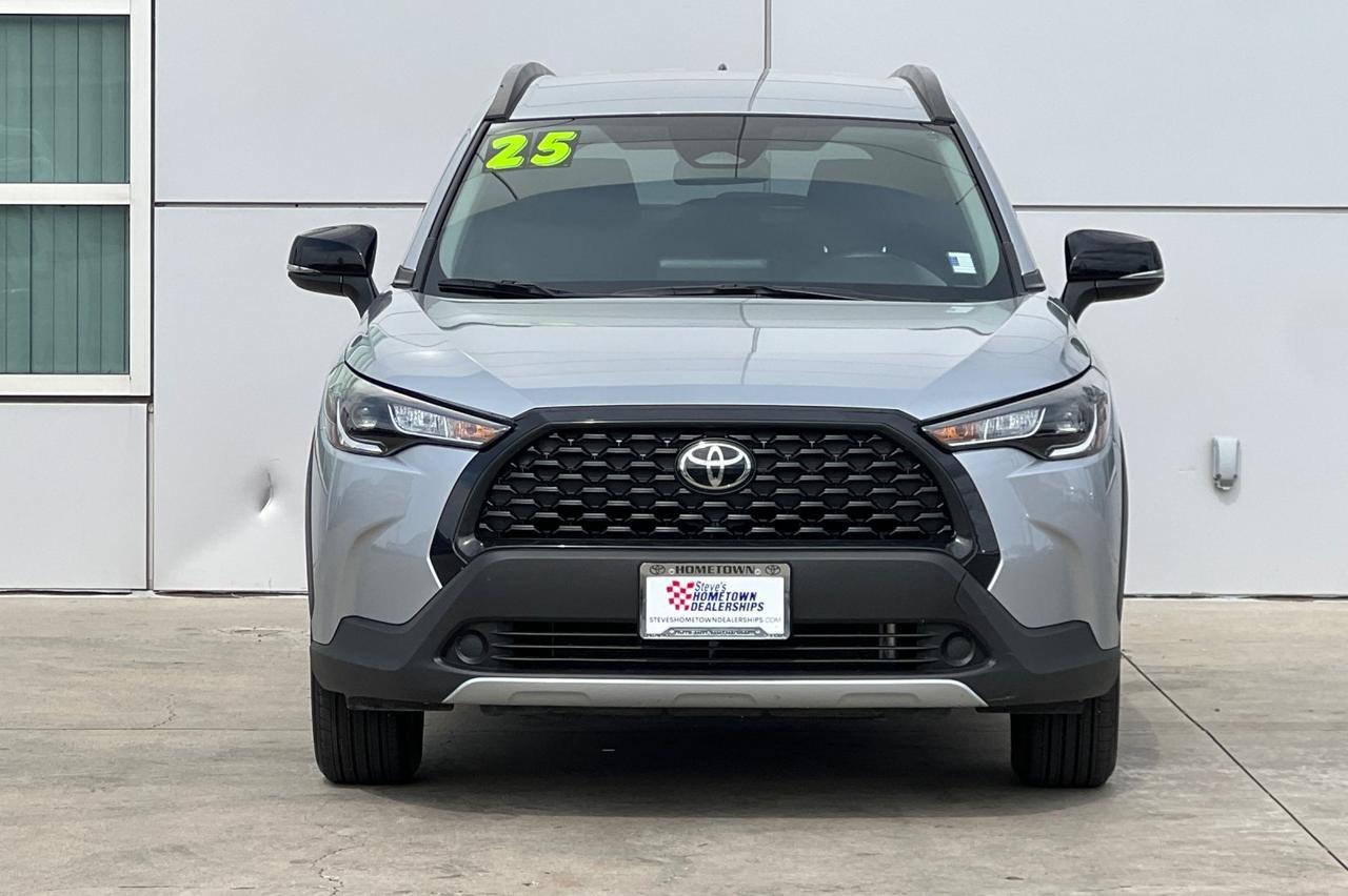 2025 Toyota Corolla Cross LE Ontario OR