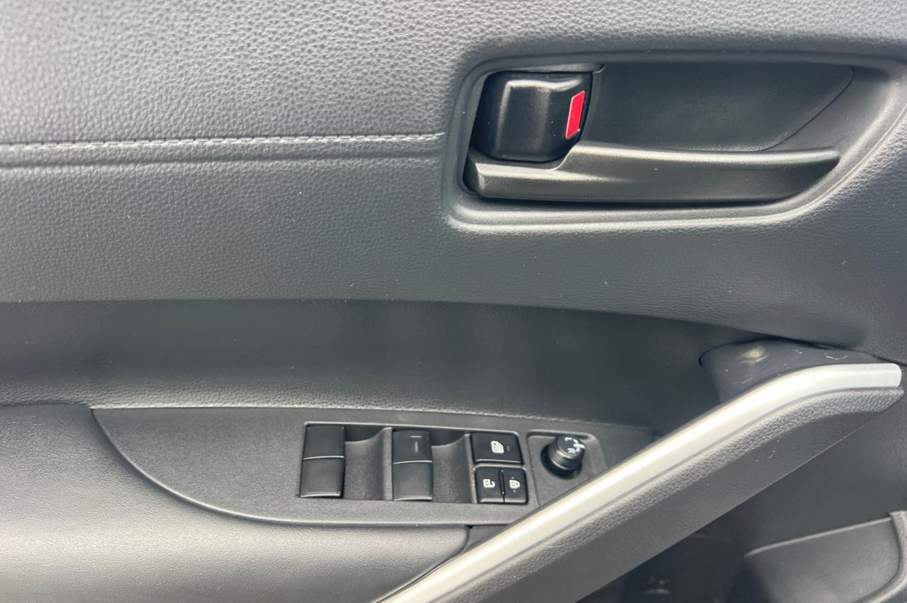 2025 Toyota Corolla Cross LE Ontario OR