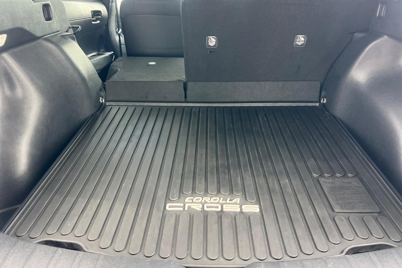 2025 Toyota Corolla Cross LE Ontario OR