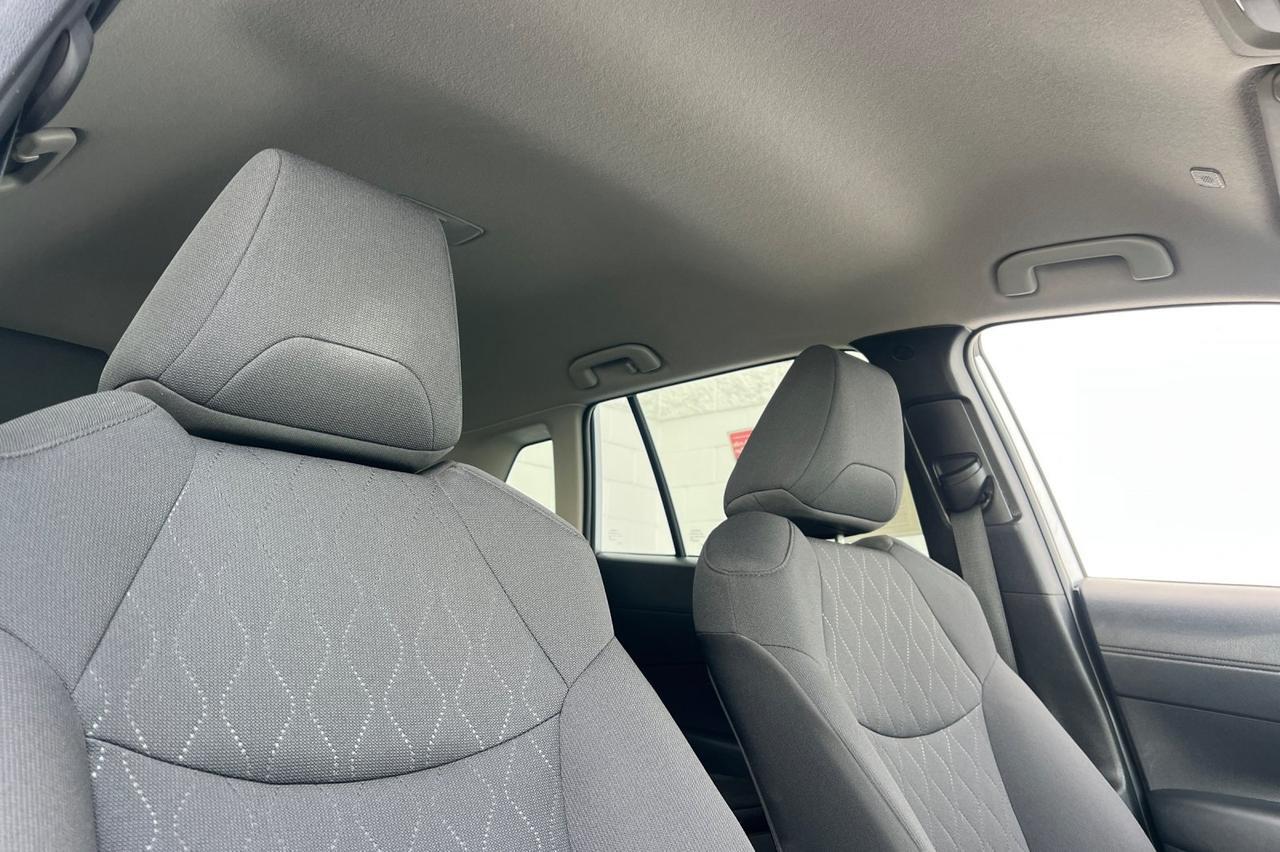 2025 Toyota Corolla Cross LE Ontario OR