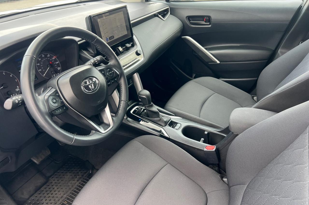 2025 Toyota Corolla Cross LE Ontario OR