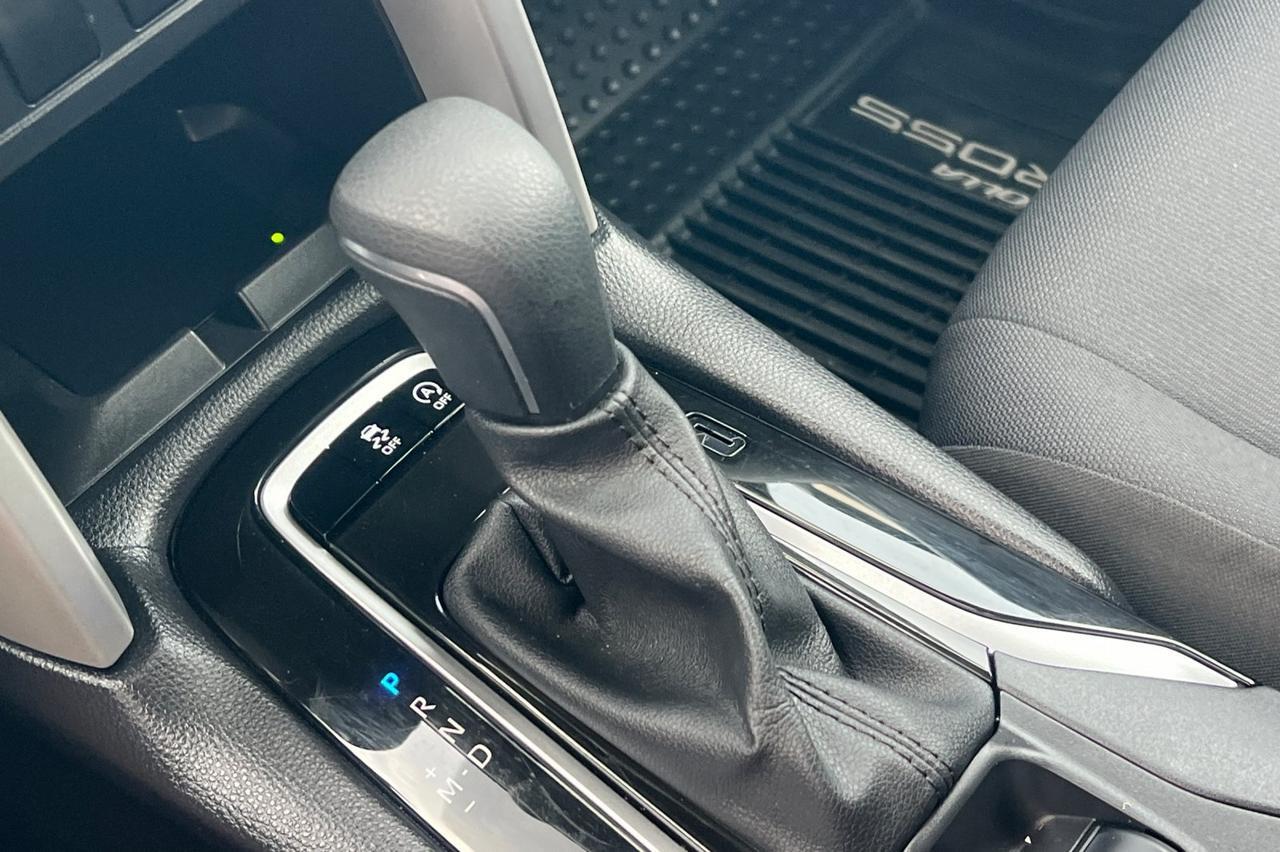 2025 Toyota Corolla Cross LE Ontario OR
