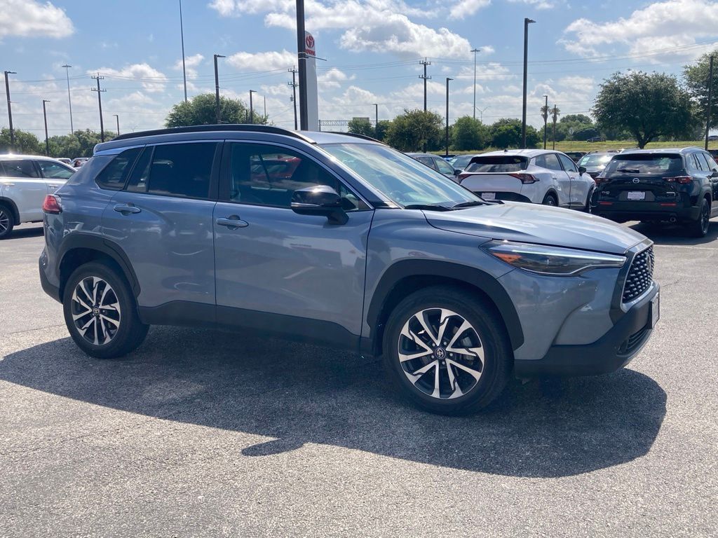 2025 Toyota Corolla Cross XLE