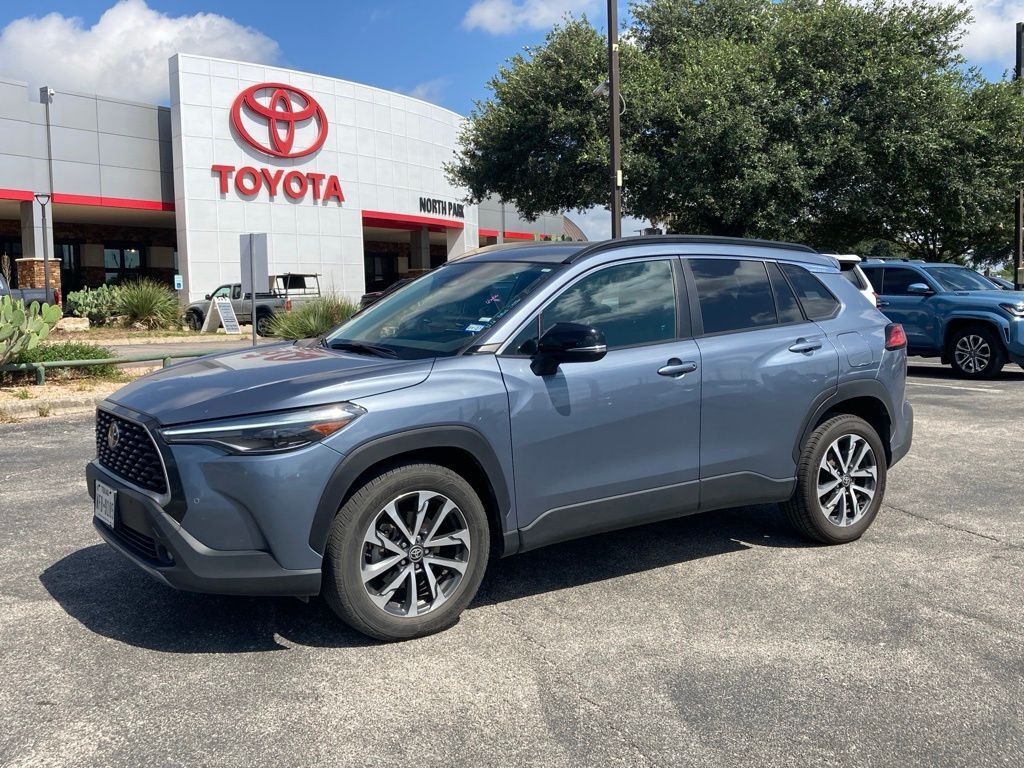 2025 Toyota Corolla Cross XLE