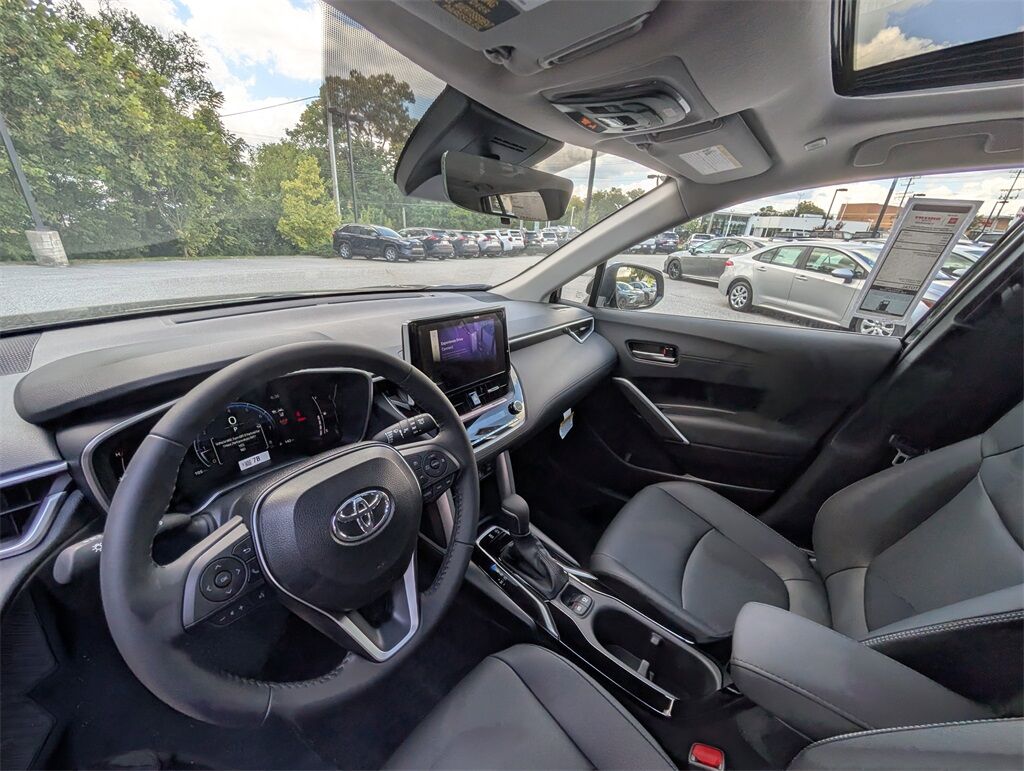 2025 Toyota Corolla Cross XLE