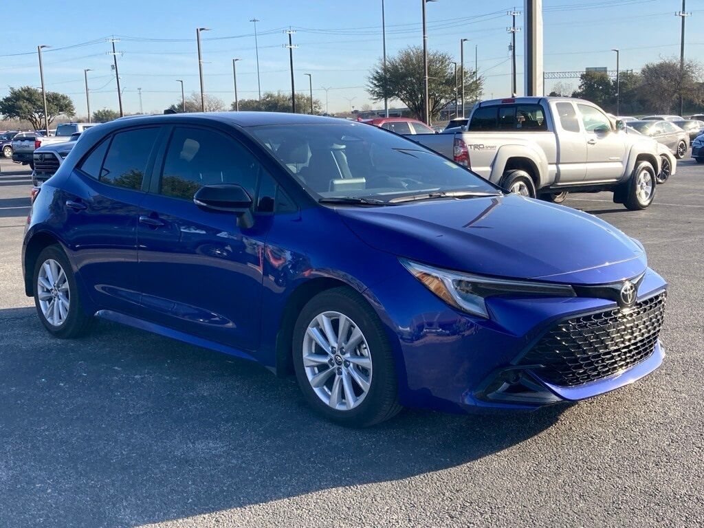 2025 Toyota Corolla Hatchback SE