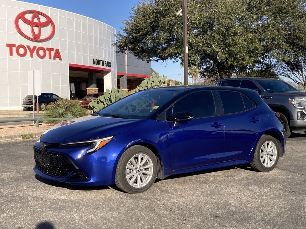 2025 Toyota Corolla Hatchback SE