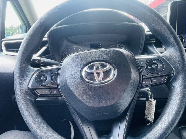 2025 Toyota Corolla LE - Photo 17
