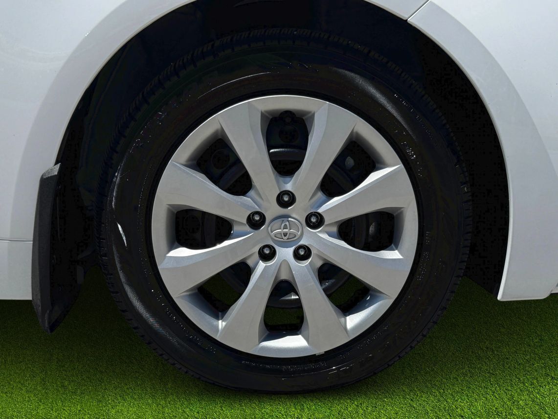 2025 Toyota Corolla LE Sedan 4D