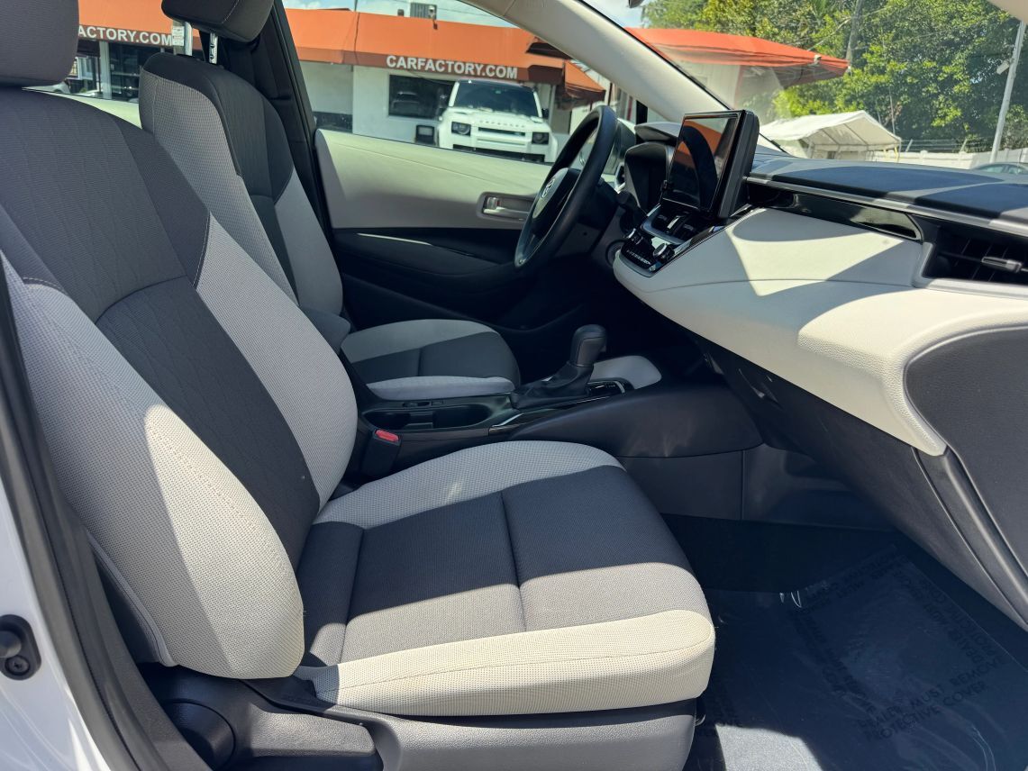 2025 Toyota Corolla LE Sedan 4D