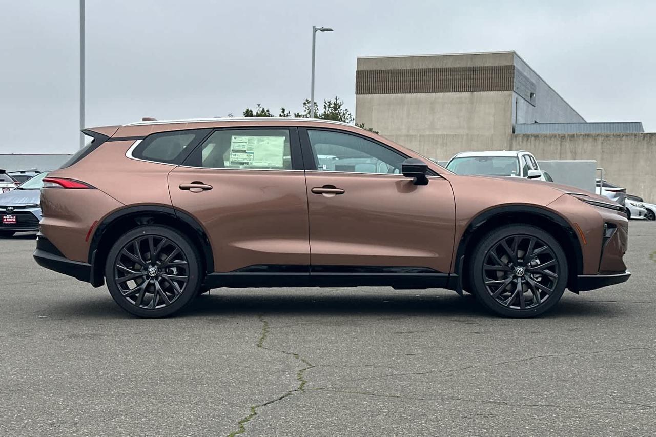 2025 Toyota Crown Signia Limited Roseville CA