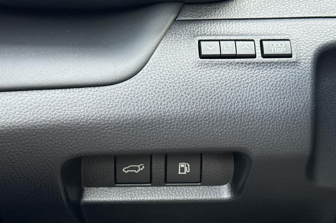 2025 Toyota Crown Signia Limited Roseville CA