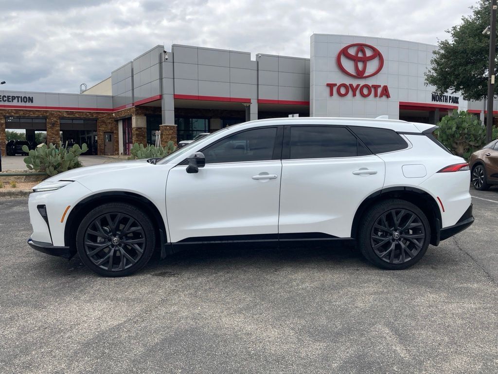2025 Toyota Crown Signia Limited San Antonio TX