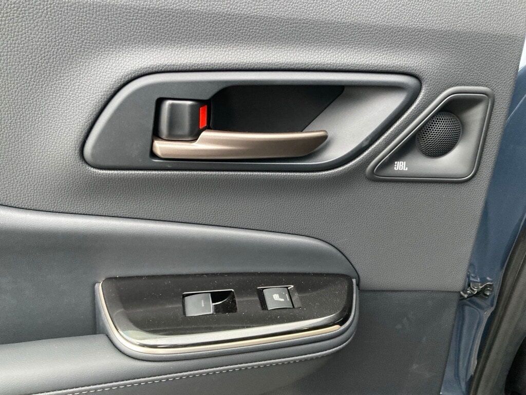 2025 Toyota Crown Signia Limited San Antonio TX