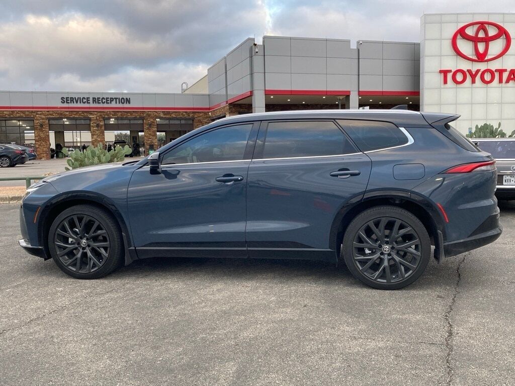 2025 Toyota Crown Signia Limited San Antonio TX